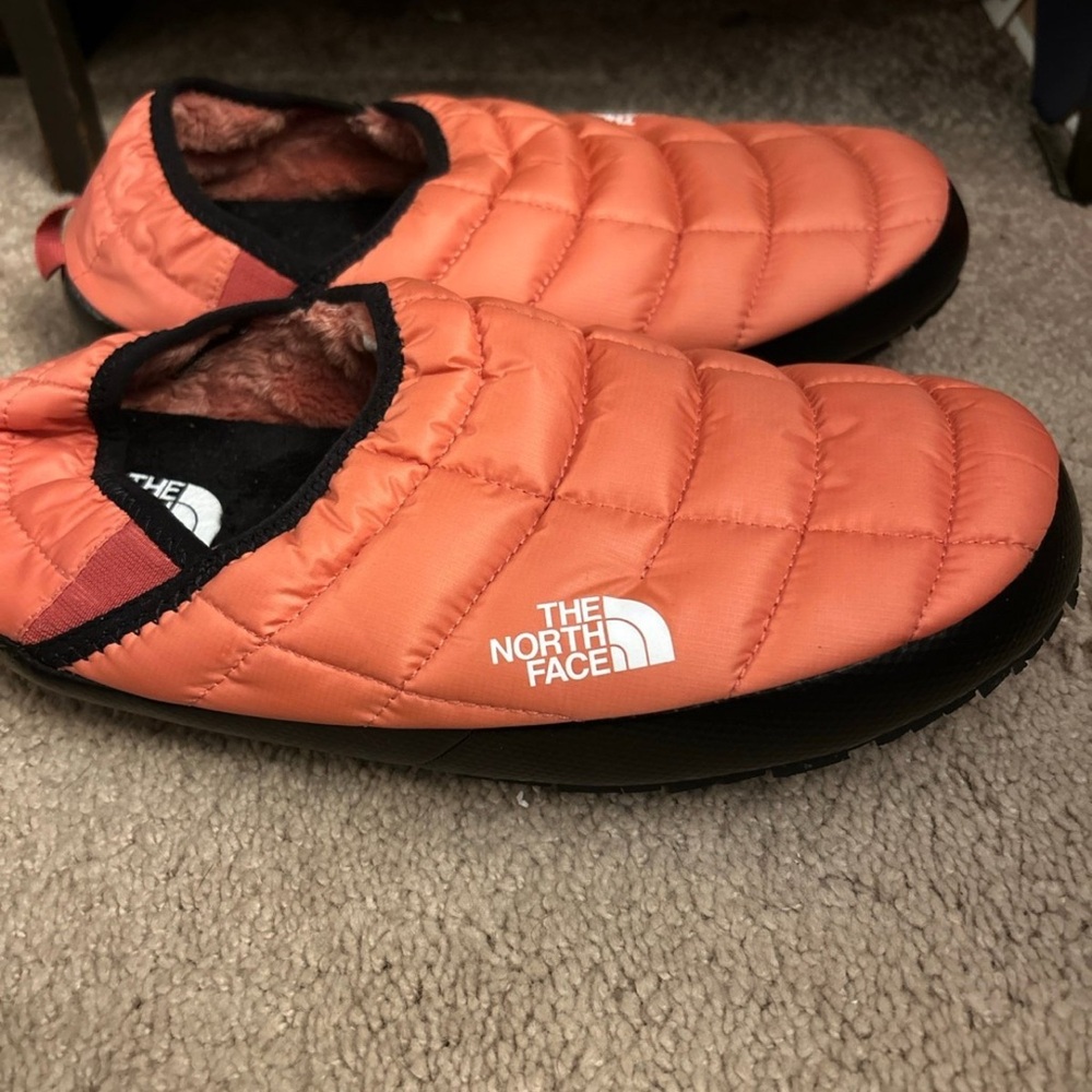 The North Face woman’s Orange Slip-On Shoes - Picture 2 of 4